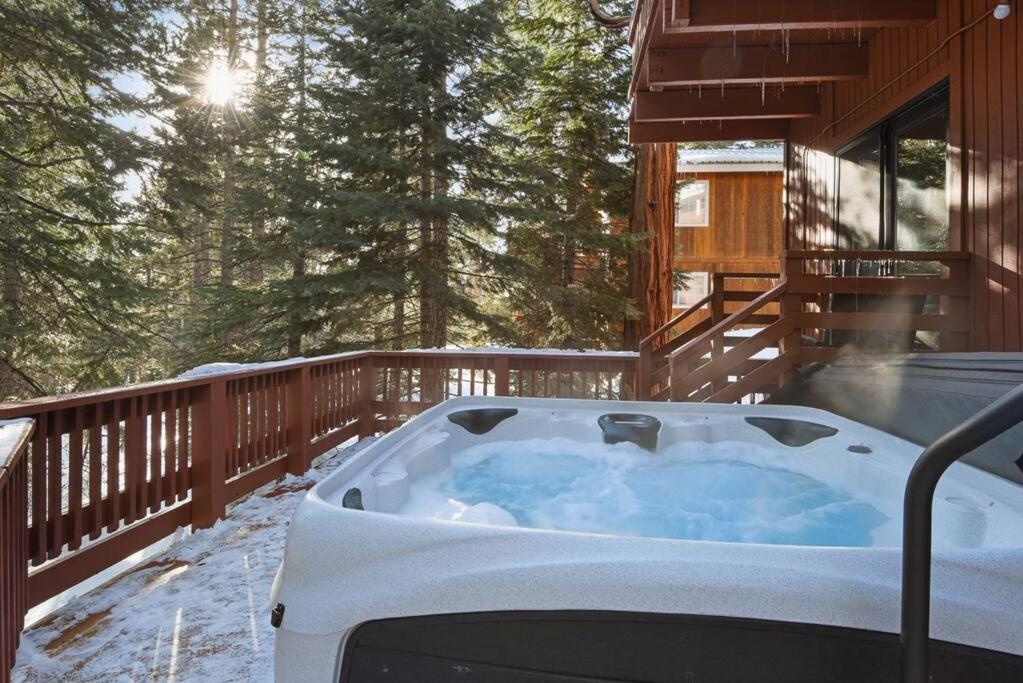 Luna Cabin - 5Br Hot Tub A/C Game Room Ev Charger Tahoe Vista Exterior photo